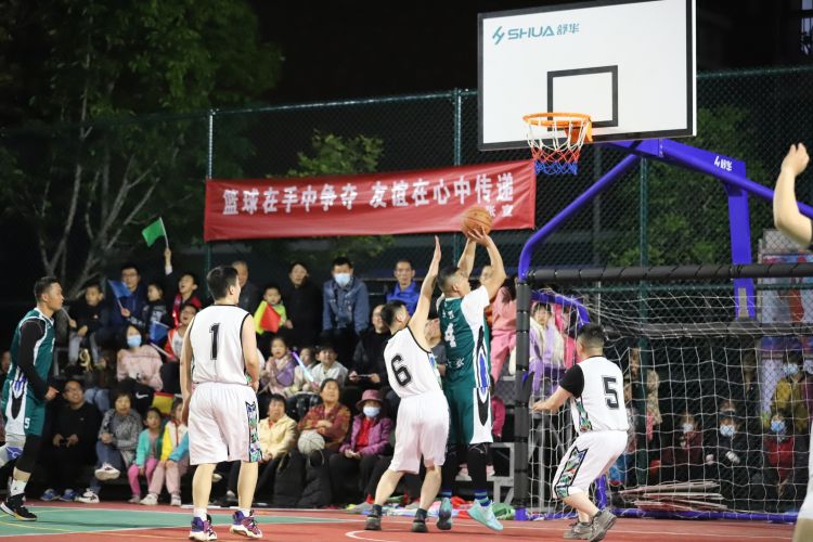在队史的低